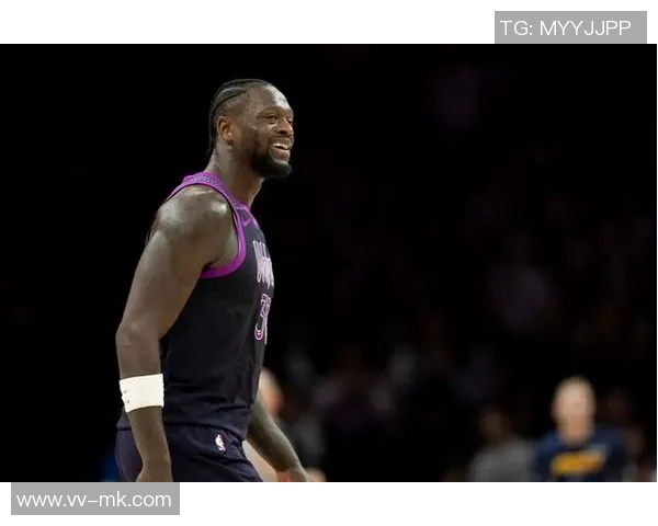 兰德尔第三节高效发力砍下17分助球队逆转局势展现领袖风范