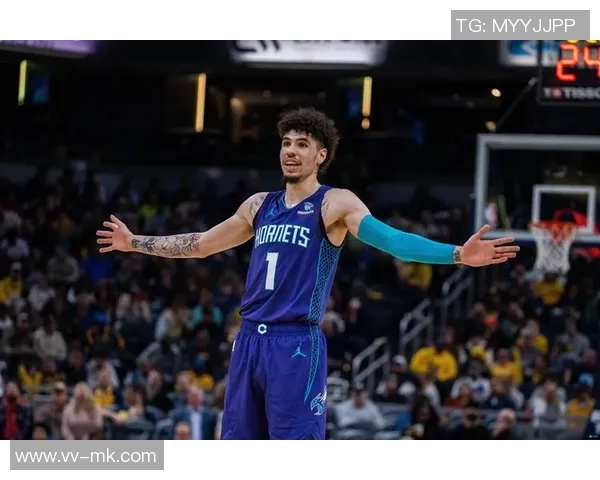 拉梅洛鲍尔因不文明手势被罚款三万五千美元引发热议